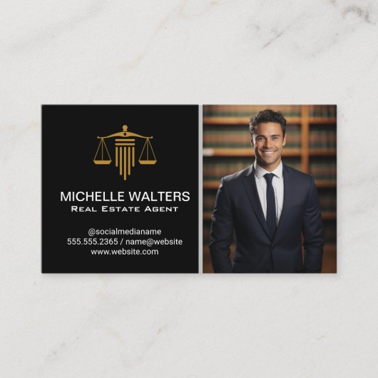 ビジネススーツを着て微笑む人 | 弁護士 名刺 (正面)