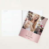 ビジネスフォトロゴ赤面ピンクメイクアップアーティスト2023 プランナー手帳 (ディスプレー)