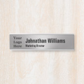 ビジネスブラシ仕上げメタルあなたの名前タイトルロゴを見る サインプレート (正面)