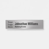 ビジネスブラシ仕上げメタルあなたの名前タイトルロゴを見る サインプレート (正面)