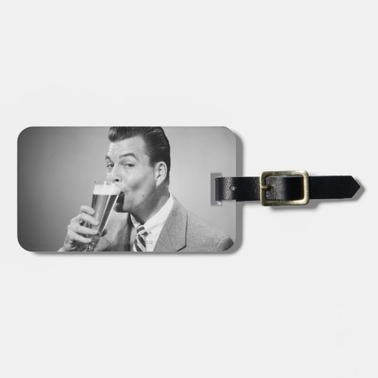 ビジネスマンの飲むビール ラゲッジタグ (正面横)