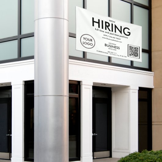 ビジネスモダンロゴQRコードの採用 横断幕 (ビルの外側)