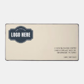 ビジネスロゴとアドレス会社のプロモーションの追加 デスクマット (正面)