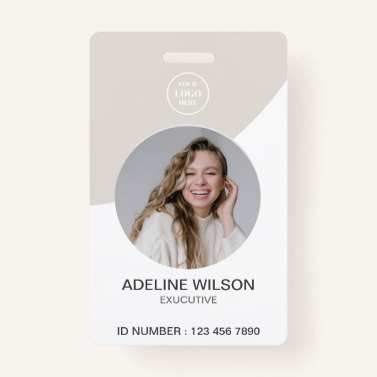 ビジネスロゴとフォトプロフェッショナルIDの追加 バッジ (正面)