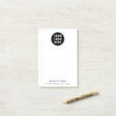 ビジネスロゴと会社のWebサイトプロモーションの追加 ポストイット (デスク上)