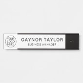 ビジネスロゴと従業員のカスタム サインプレート (正面)