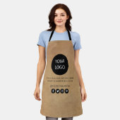 ビジネスロゴと文字会社ブランド茶色 エプロン (着用した状態)