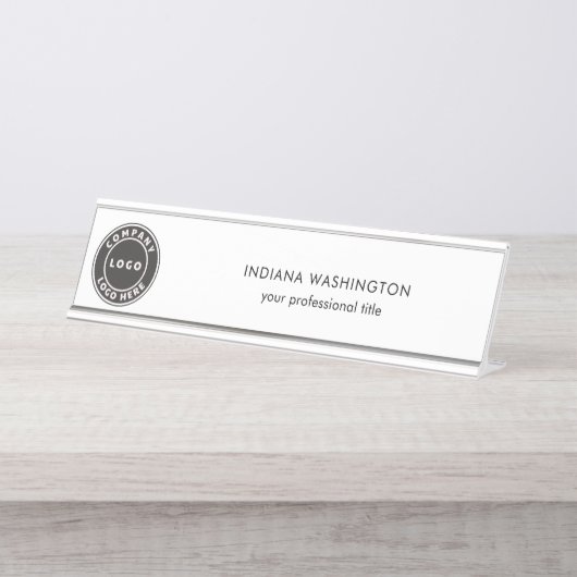 ビジネスロゴとWebサイトのプロフェッショナル デスクネームプレート (正面)