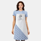 ビジネスロゴの色ブロックパターン名タイトル エプロン (着用した状態)