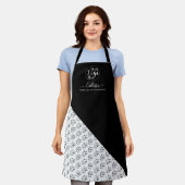 ビジネスロゴの色ブロックパターン名タイトル エプロン (着用した状態)