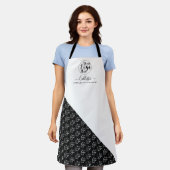 ビジネスロゴの色ブロックパターン名タイトル エプロン (着用した状態)