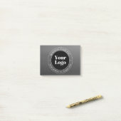 ビジネスロゴまたはデザインと編集可能文字 ポストイット (デスク上)