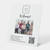 ビジネスロゴ写真ウェルカム開館時間QRコード 台座サイン (正面)