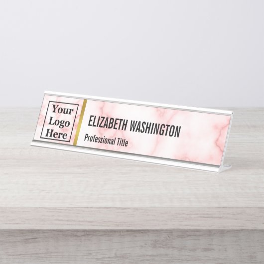 ビジネスロゴ名ジョブタイトルフェイクピンク大理石 デスクネームプレート (正面)