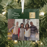 ビジネス写真のロゴグリーンクリスマス ガラスオーナメント<br><div class="desc">クラシック緑の背景色、白文字。文字:メリークリスマス。ビジネスのロゴ、写真、および年をパーソナライズして追加。</div>