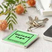 ビジネス名とロゴ、ライトグリーンスクエアプレミアム キーホルダー (側面)