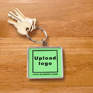ビジネス名とロゴ、ライトグリーンスクエアプレミアム キーホルダー