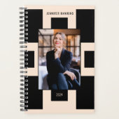 ビジネス女性フォト赤面ピンクと黒の幾何学的 プランナー手帳 (正面)