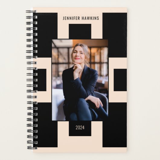 ビジネス女性フォト赤面ピンクと黒の幾何学的 プランナー手帳 (正面)