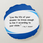 ビジョンを生きる – やる気を起こさせる引用文 ラウンドクッション (裏面)