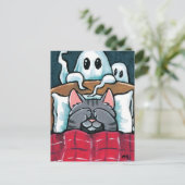 ビック幽霊タブビーキャットインベッドイラストレーション ポストカード (スタンド正面)