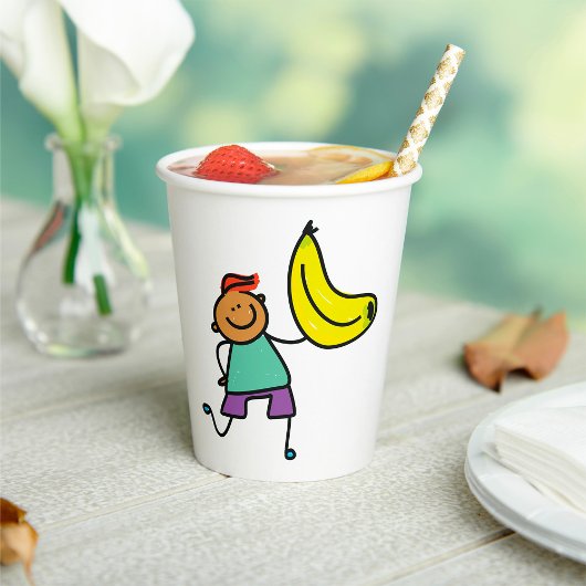 ビッグよくはしゃぐイエローバナナを持つ子供 紙コップ