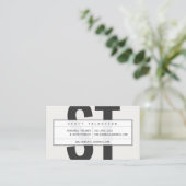 ビッグイニシャルモノグラムパーソナルトレーナーライトグレー 名刺 (スタンド正面)