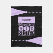 ビッグシスター名前をカスタムするブラックパープル フリースブランケット (正面)