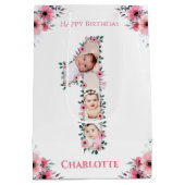ビッグバースデーガールフォトコラージピンクフラワー ミディアムペーパーバッグ (裏面)