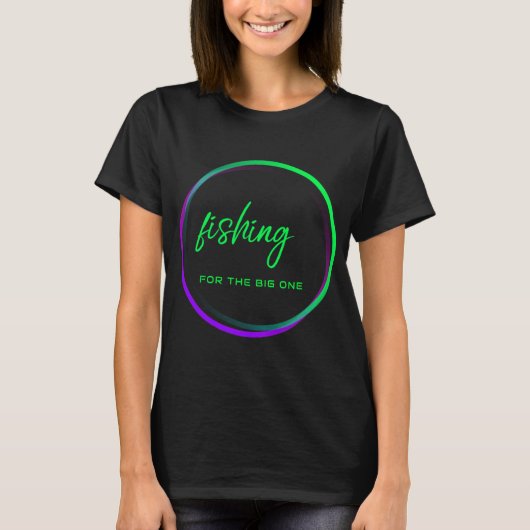 ビッグフィッシュを釣り上げろ。釣り針 Tシャツ (正面)