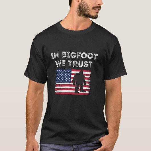 ビッグフットおもしろいアメリカ国旗の愛国的サスカッチアム Tシャツ (正面)