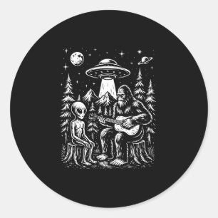 ビッグフットがギターを演奏するエイリアンとUFO ラウンドシール