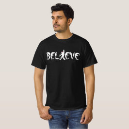 ビッグフットがクリスマスツリーを運ぶ メリークリスマス Tシャツ