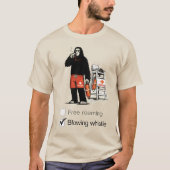 ビッグフットがライフガードとして働くTシャツ Tシャツ (正面)