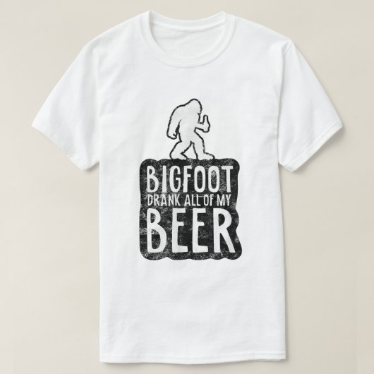 ビッグフットが私のビールを飲んだ！面白いキャンプTシャツ Tシャツ (デザイン正面)