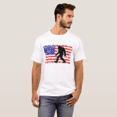 ビッグフットとアメリカ国旗 Tシャツ (正面フル)