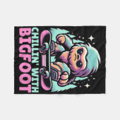 ビッグフットとチリンのアルパインウィンタースポーツスノーボア フリースブランケット (正面(横))