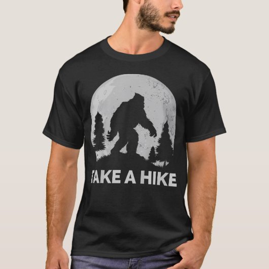 ビッグフットとハイキングへ Tシャツ (正面)
