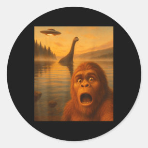 ビッグフットとロッホネス湖のUFOエイリアンのセルカ ギフト メンズ ラウンドシール