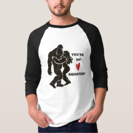 ビッグフットとロマンチックなカップル "あなたは私のスキャッチー" Tシャツ