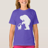 ビッグフットと戯れる長毛猫 Tシャツ (正面)