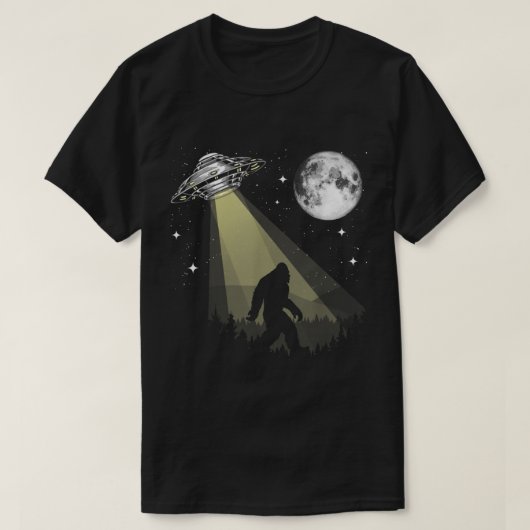ビッグフットと月明かりの下のUFO Tシャツ (デザイン正面)