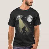 ビッグフットと月明かりの下のUFO Tシャツ (正面)