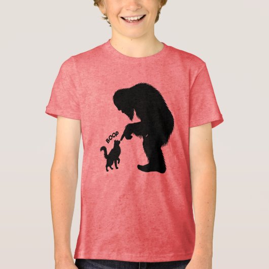 ビッグフットと遊ぶ長毛猫 トライブレンドTシャツ (正面)