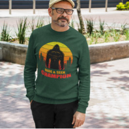 ビッグフットのかくれんぼチャンピオン Tシャツ