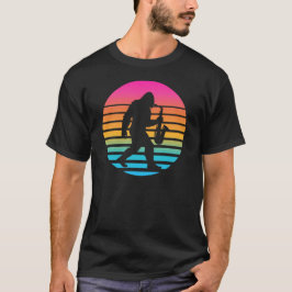 ビッグフットのサックス レトロな夕焼けデザイン Tシャツ
