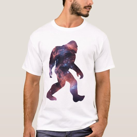 ビッグフットのシルエットと銀河 Tシャツ (正面)