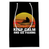 ビッグフットのシルエットボートライドと魚釣り ミディアムペーパーバッグ (正面)