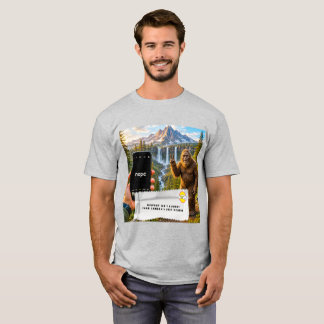 ビッグフットのチューインガムの包み紙ジョークTシャツ Tシャツ