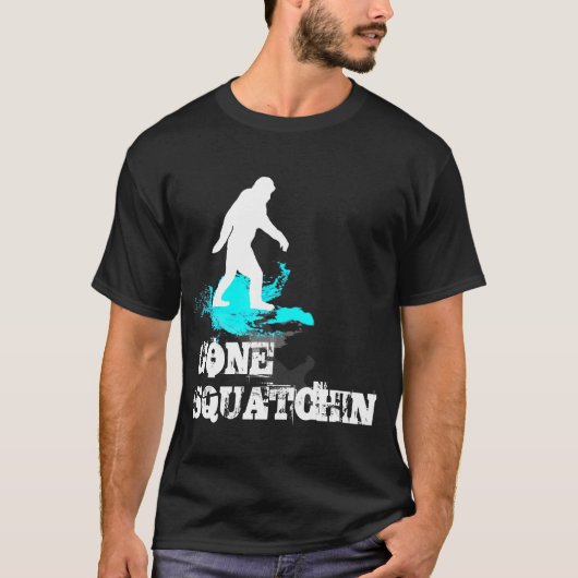 ビッグフットのロゴの行ったSquatchin Tシャツ (正面)